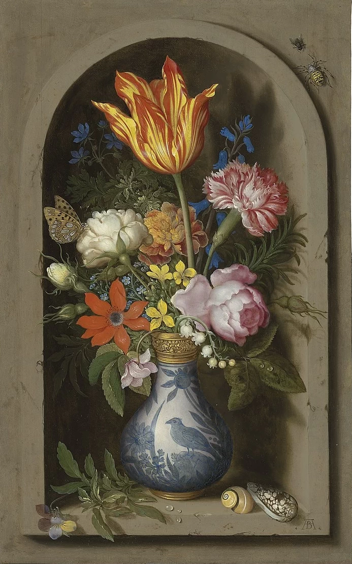 Bouquet di fiori in una nicchia